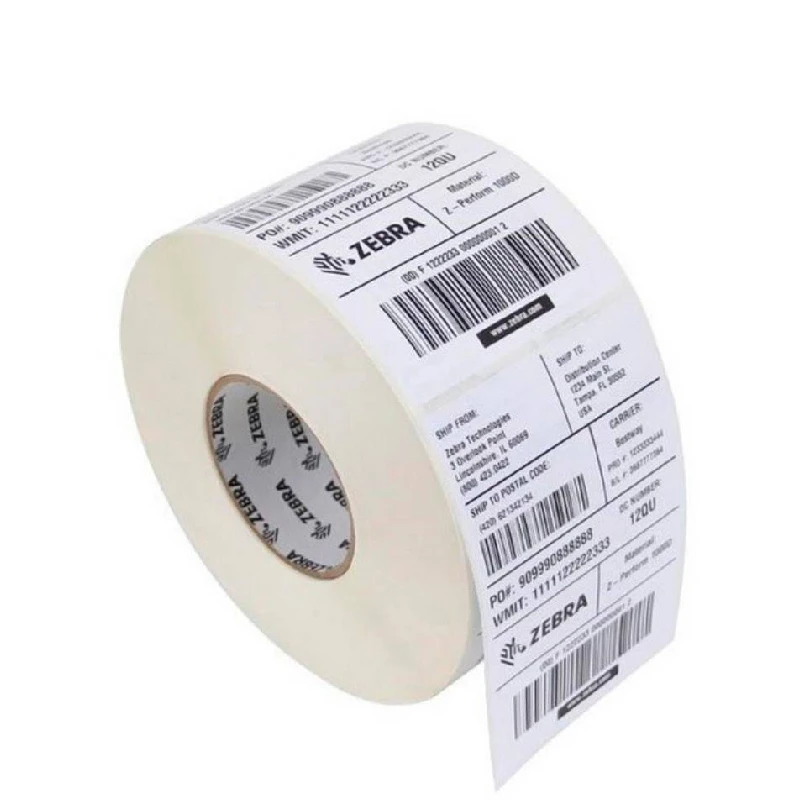 Rotolo di etichette termiche adesive in plastica per stampanti professionali, disponibili in vari formati.